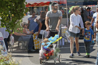 EXKLUSIV - Die schwangere Natalie Portman mit ihrer Familie auf dem Markt in Passadena 