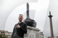 NEWS - London: Daumen hoch - 'Really Good' das Werk von David Shrigley am Trafalgar Square