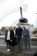 NEWS - London: Daumen hoch - 'Really Good' das Werk von David Shrigley am Trafalgar Square