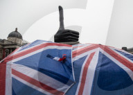 NEWS - London: Daumen hoch - 'Really Good' das Werk von David Shrigley am Trafalgar Square