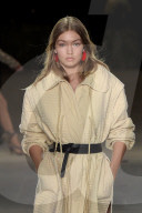 PEOPLE - Paris Fashion Week: Doutzen Kroes und Gigi Hadid für Isabel Marant auf dem Catwalk