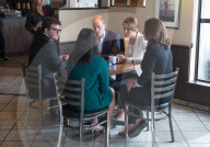 PEOPLE - Kate und William in Kanada: Besuch auf ein Tee im Breakwater Café