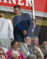 PEOPLE - Arnold Schwarzenegger schaut sich die Bundesliga an