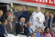 PEOPLE - Arnold Schwarzenegger schaut sich die Bundesliga an