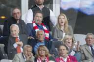 PEOPLE - Arnold Schwarzenegger schaut sich die Bundesliga an