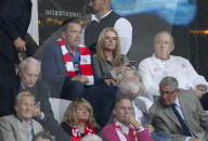 PEOPLE - Arnold Schwarzenegger schaut sich die Bundesliga an