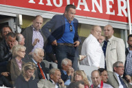 PEOPLE - Arnold Schwarzenegger schaut sich die Bundesliga an