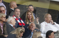 PEOPLE - Arnold Schwarzenegger schaut sich die Bundesliga an