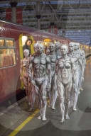 FEATURE - Menschliche Roboter werben in London für die TV-Serie "Westworld"