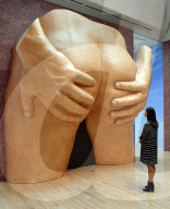 FEATURE - London Tate Gallery: Der Eingang führt direkt in A.....