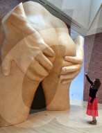 FEATURE - London Tate Gallery: Der Eingang führt direkt in A.....