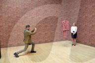 FEATURE - London Tate Gallery: Der Eingang führt direkt in A.....
