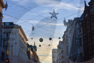 FEATURE - Es weihnachtet schon: London hat Sterne aufgehängt