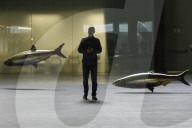 FEATURE - Fliegende Fische in der Tate Modern: Philippe Parreno stellt aus