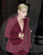 PEOPLE - Sehr stylish: Kristen Stewart ist nun platinblond