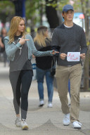 PEOPLE - Suki Waterhouse und Ansel Elgort küssen sich bei den Dreharbeiten zu "Jonathan"