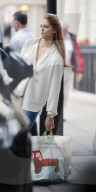 EXKLUSIV - Prinzessin Madeleine schleppt Plastiktaschen in London
