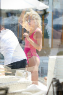 PEOPLE - Pixie Lott geniesst die Ferien in Rio