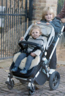 EXKLUSIV - Andrea Casiraghi mit den Kids in London unterwegs