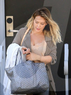 PEOPLE - Hilary Duff im "Wallhalla-Look" in Beverly Hills unterwegs