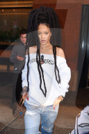 PEOPLE - Rihanna führt ihr Vogelnest in Midtown aus