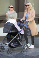 PEOPLE - Nicky Hilton schiebt den Nachwuchs durch New York