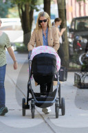 PEOPLE - Nicky Hilton schiebt den Nachwuchs durch New York