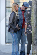 PEOPLE - Natasha Bassett steht als Britney Spears vor der Linse