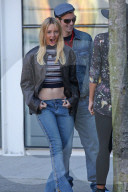 PEOPLE - Natasha Bassett steht als Britney Spears vor der Linse