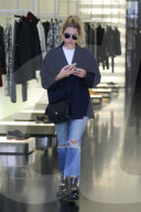 PEOPLE - Ashley Benson bummelt am Rodeo Drive