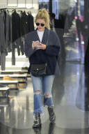 PEOPLE - Ashley Benson bummelt am Rodeo Drive
