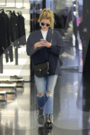 PEOPLE - Ashley Benson bummelt am Rodeo Drive