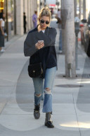 PEOPLE - Ashley Benson bummelt am Rodeo Drive