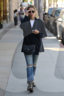 PEOPLE - Ashley Benson bummelt am Rodeo Drive