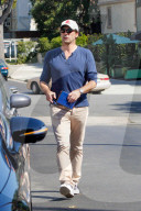 PEOPLE - Jon Hamm in Los Feliz unterwegs