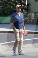 PEOPLE - Jon Hamm in Los Feliz unterwegs