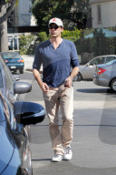 PEOPLE - Jon Hamm in Los Feliz unterwegs