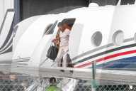 PEOPLE - Kim Kardashian fliegt mit ihren Kindern und Mama im Privatjet nach LA