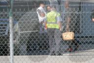 PEOPLE - Kim Kardashian fliegt mit ihren Kindern und Mama im Privatjet nach LA