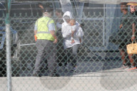 PEOPLE - Kim Kardashian fliegt mit ihren Kindern und Mama im Privatjet nach LA
