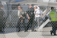 PEOPLE - Kim Kardashian fliegt mit ihren Kindern und Mama im Privatjet nach LA