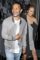 PEOPLE - John Legend und Chrissy Teigen nachts in West Hollywood unterwegs