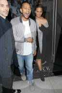 PEOPLE - John Legend und Chrissy Teigen nachts in West Hollywood unterwegs