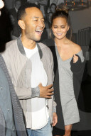 PEOPLE - John Legend und Chrissy Teigen nachts in West Hollywood unterwegs