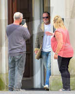 EXKLUSIV - Paul Gascoigne begrapscht Fan am Busen