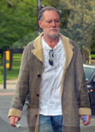 EXKLUSIV - Paul Gascoigne begrapscht Fan am Busen