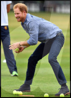 PEOPLE - Prinz Harry zu Besuch im Cricket Club in London