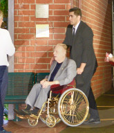 EXKLUSIV - Larry Flynt unterwegs zum Arzt in Beverly Hills