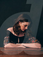 PORTRAIT - Anne Hathaway