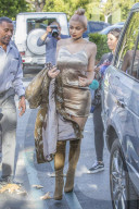 PEOPLE - Kylie Jenner goldig in Calabasas unterwegs